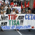 Centenares de personas se suman en Galicia a la convocatoria europea de protestas contra la troika