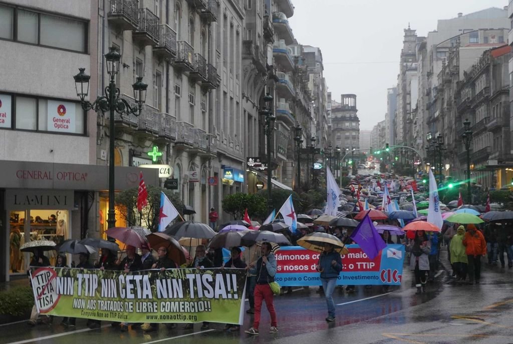 Un millar de personas contra el tratado TTIP