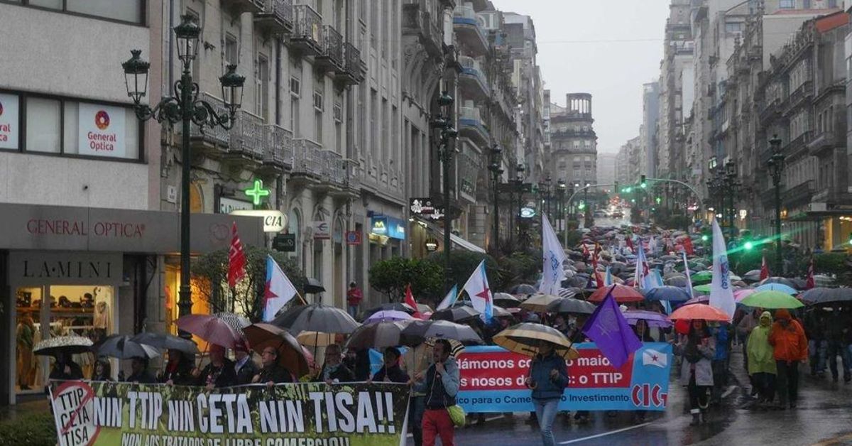 Un millar de personas contra el tratado TTIP