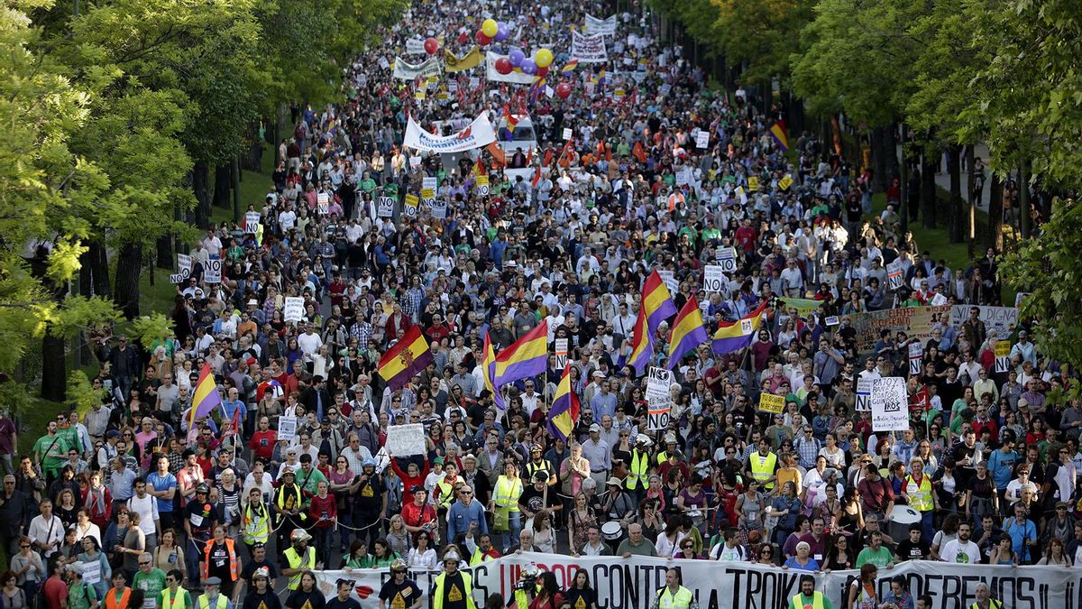 Una marea ciudadana rechaza en las calles las recetas de la troika